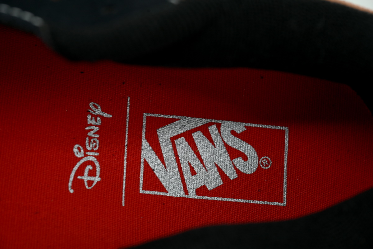 Disney x Vans Knu Skool Scar VN0009QCYS8