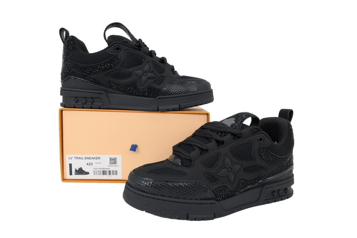 LOUIS VUITTON All Black Diamond Surface