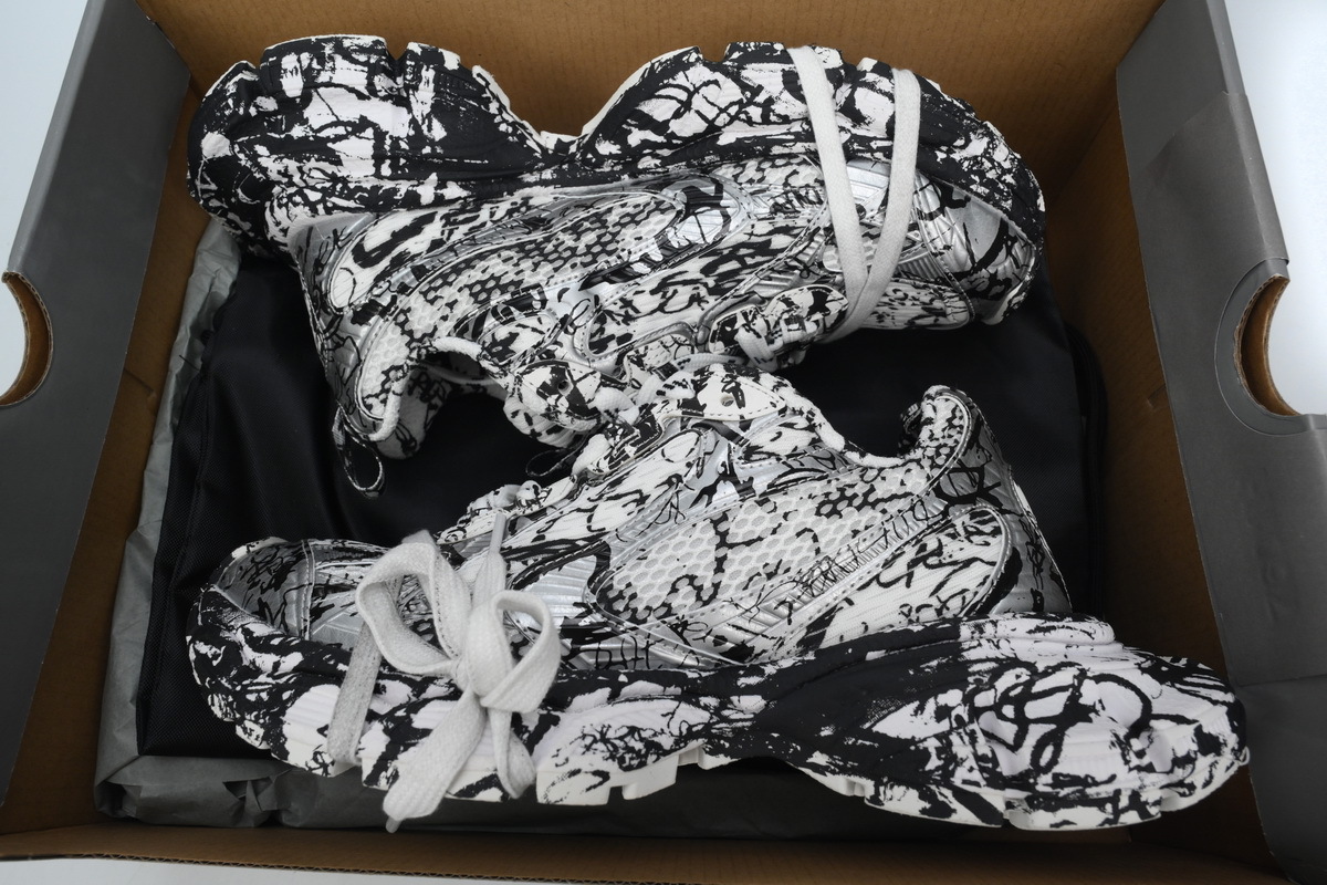 Balenciaga 3XL Sneaker in White Graffiti 734731 W3XDC 0135
