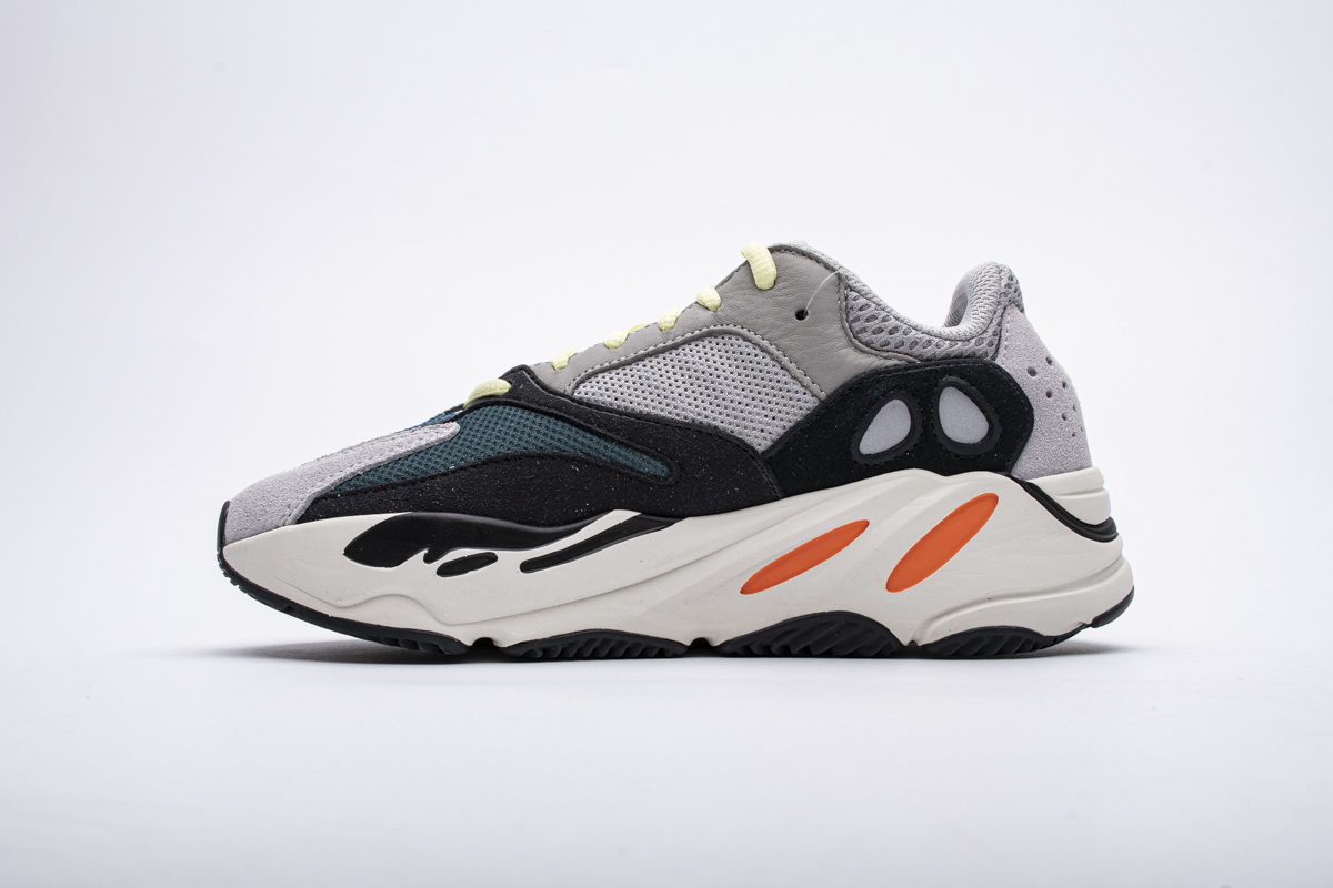 Yeezy Boost 700 OG Wave Runner B75571