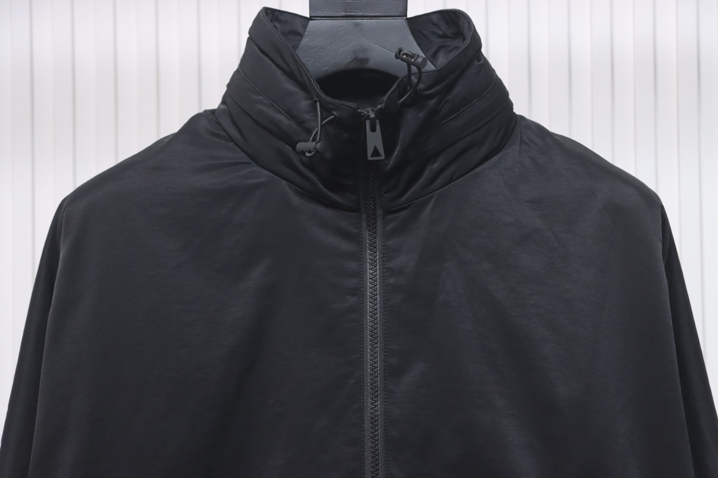 Bottega Veneta Contrasting Zipper Tech Nylon Jacket In Black