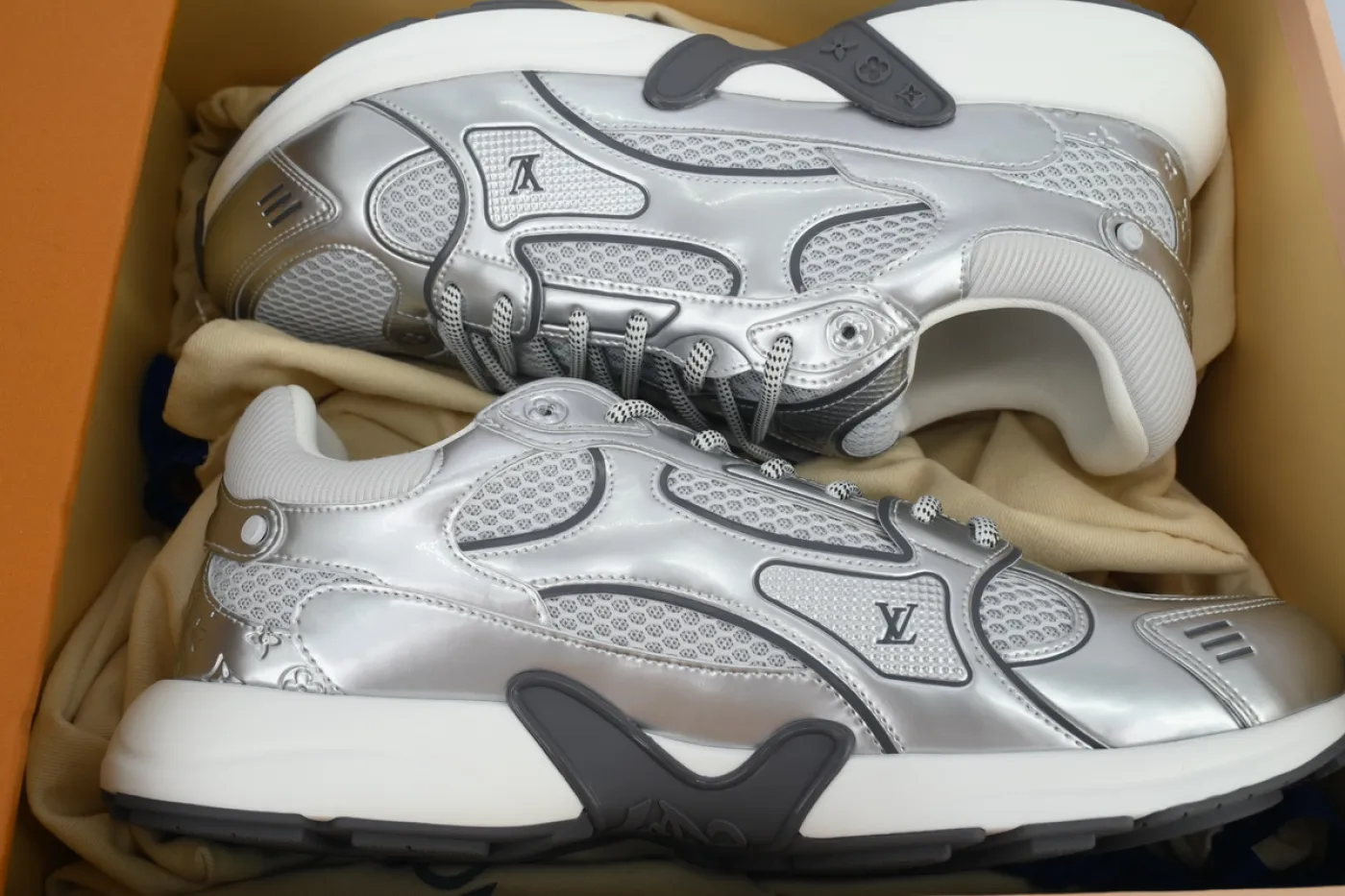 Louis Vuitton Runner LV Olympia Grey