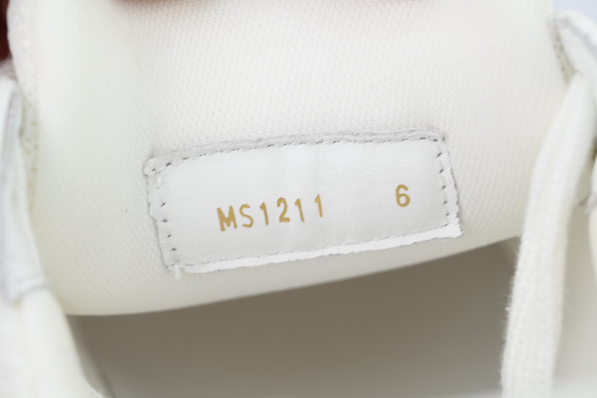 Louis Vuitton Sneakers LV Trainer Beige