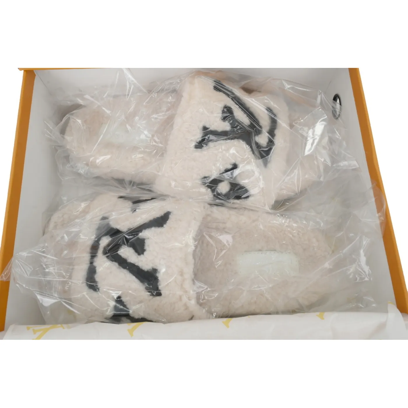 Louis Vuitton Bom Dia Shearling Flate Slippers Beige