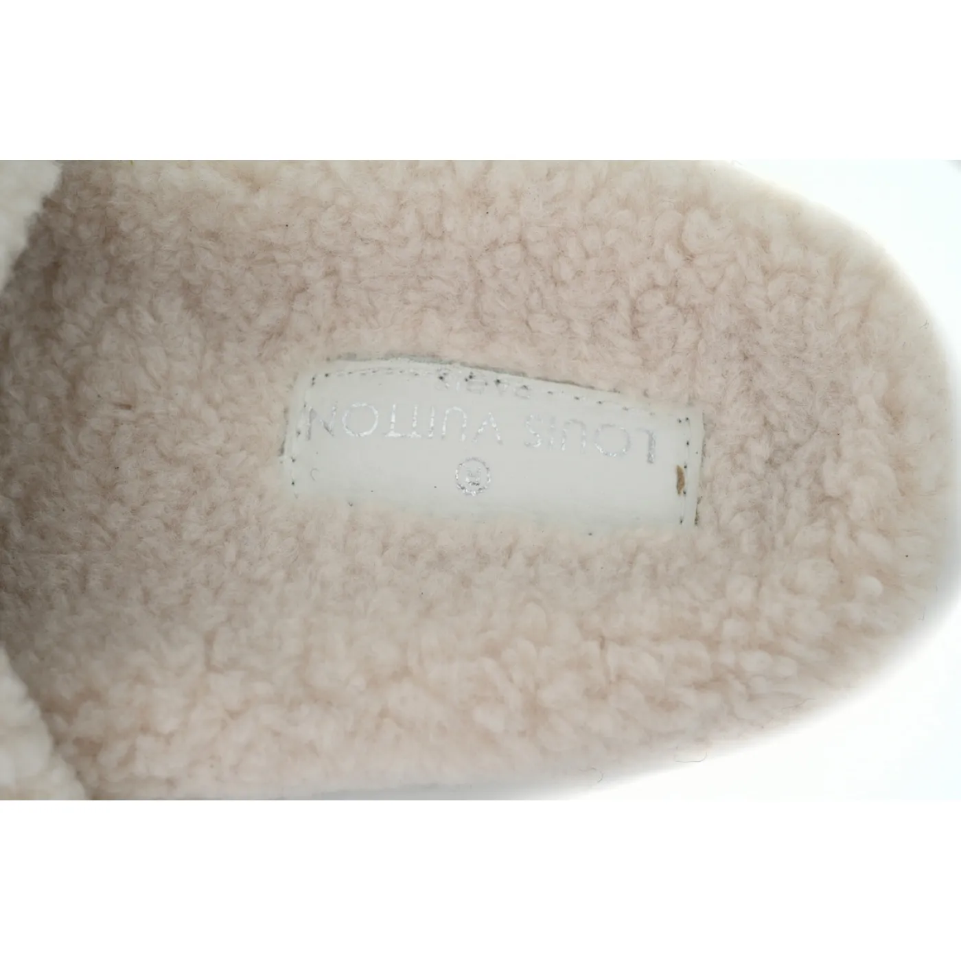 Louis Vuitton Bom Dia Shearling Flate Slippers Beige
